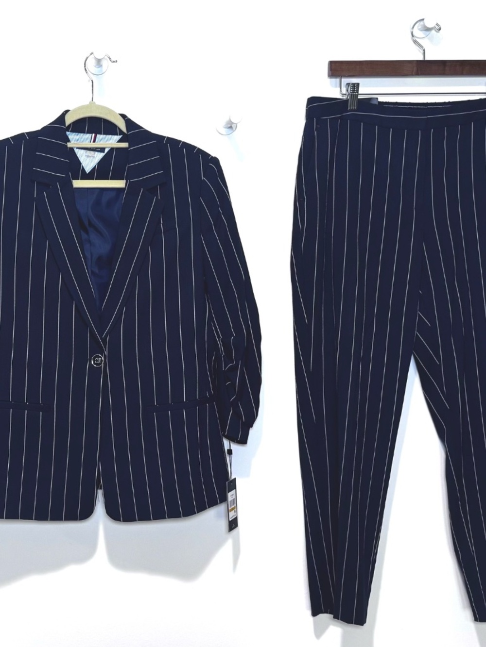 Tommy Hilfiger 2pc Navy / White Pinstripe Pant Suit NWT Size 14